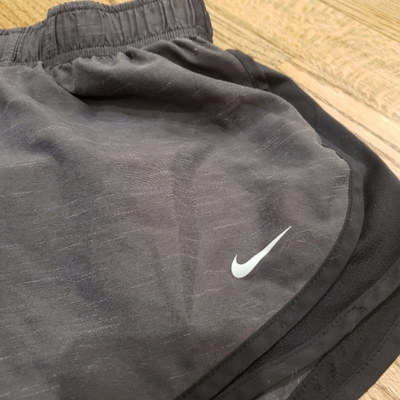 Nike Womens Dri Fit shorts - Picture 2 of 5